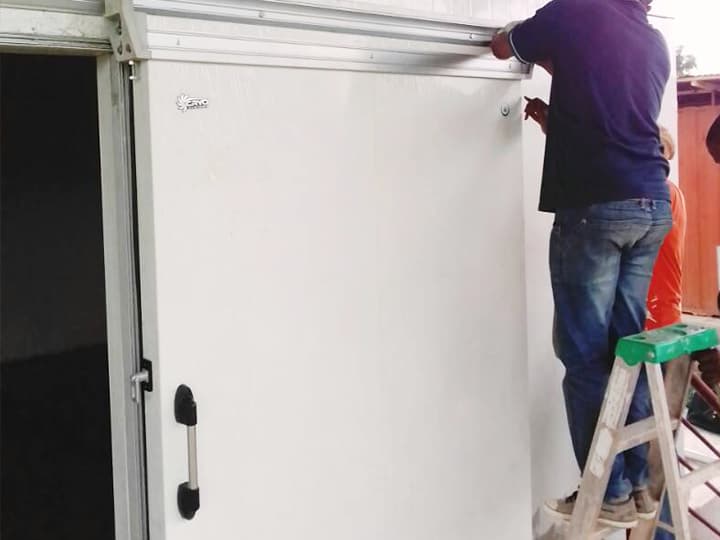 Install the cold room door