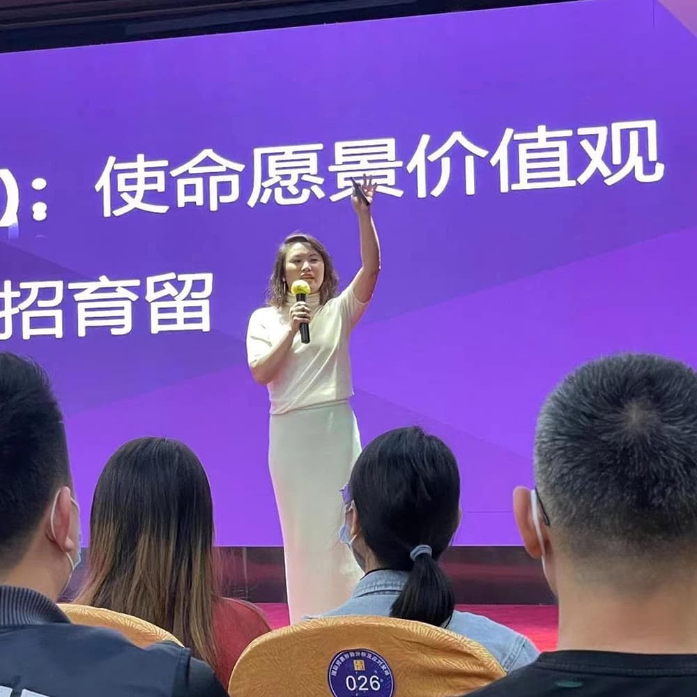 Vivian shared business management with 500 entrepreneurs